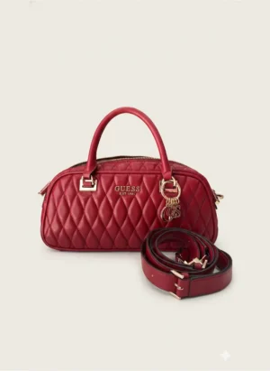 Bolsa Guess Importada Vermelha Acolchoada com Pingente Dourado Versátil para Uso Diário